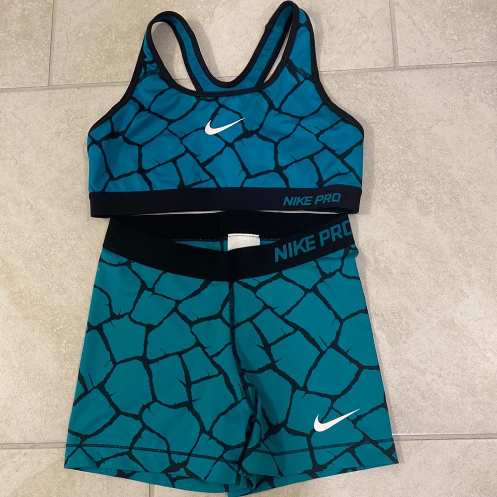 Nike pro set
